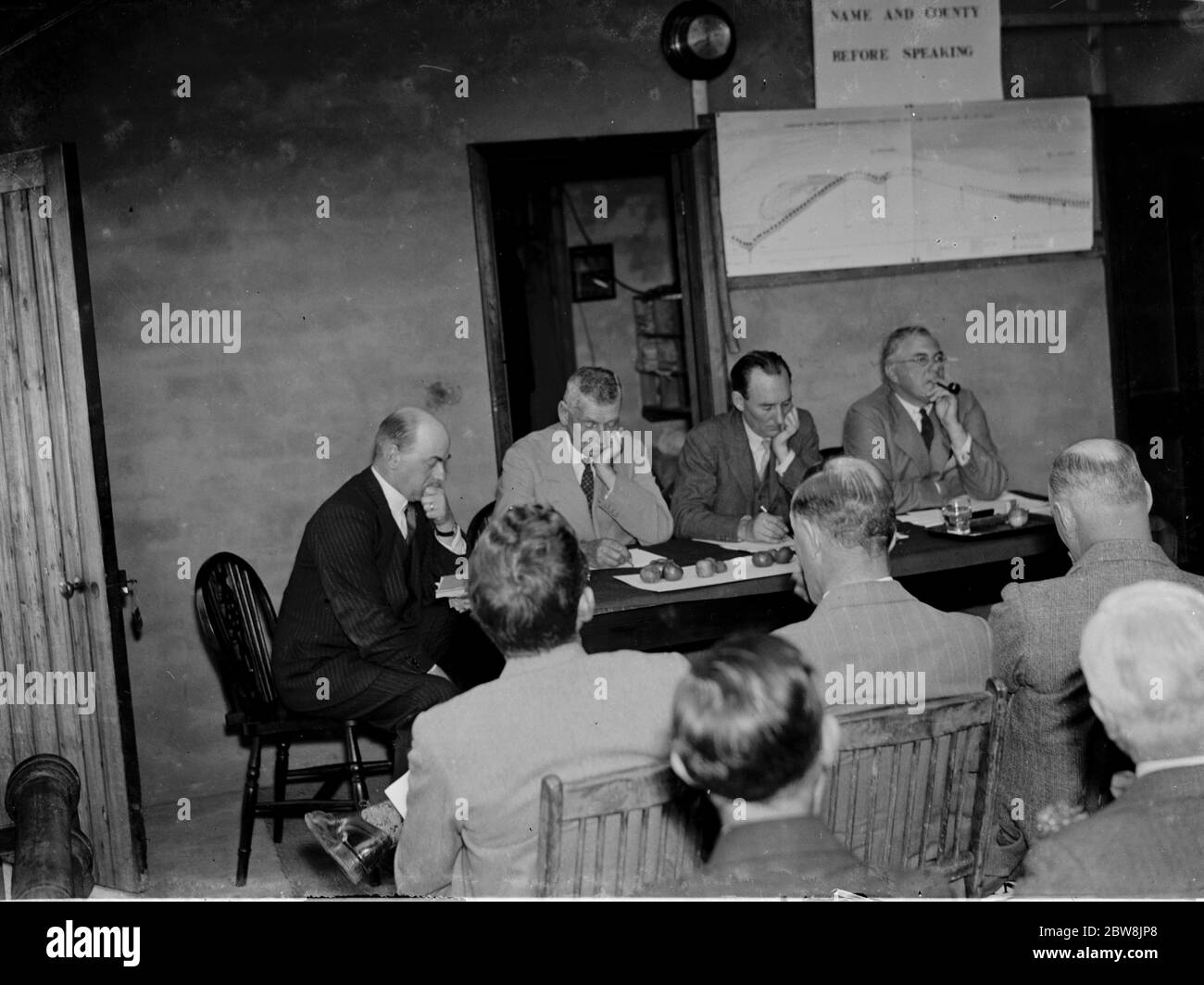 Meeting at the East Malling Research Station . 1935 Stock Photo Alamy