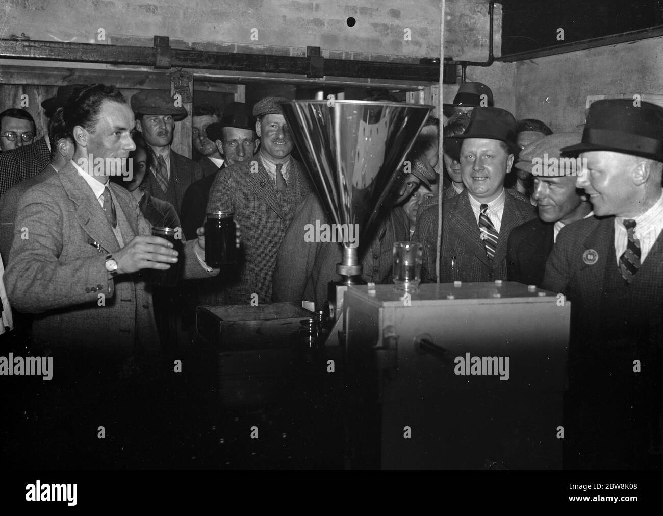 Canning machine Black and White Stock Photos & Images Alamy