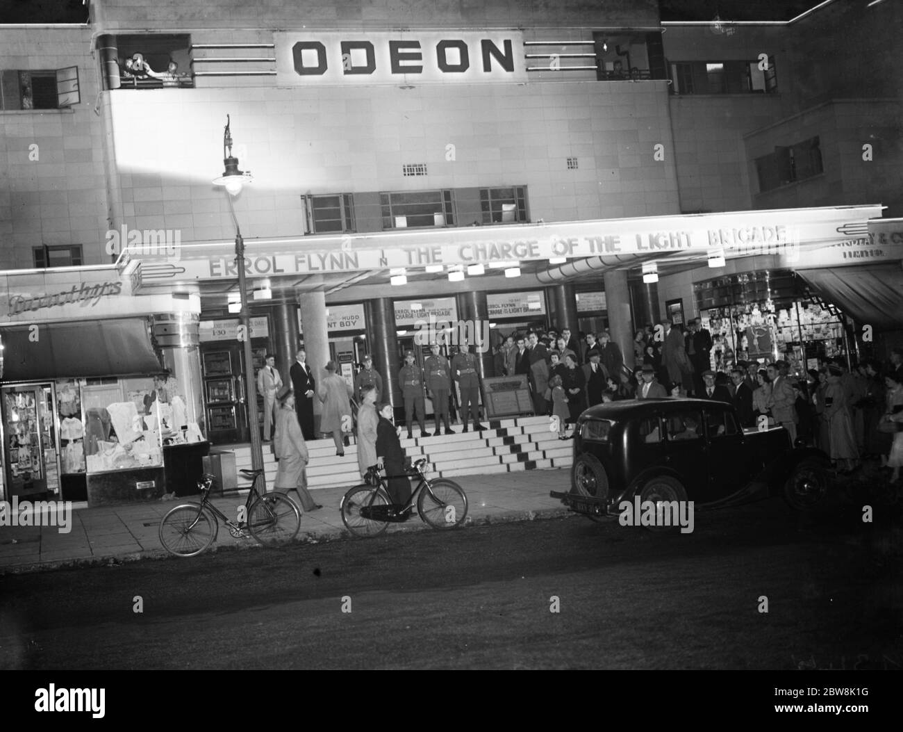 Searchlights on the Odeon Cinema Sidcup . (347 Kent AA Comp ) . 1937 Stock Photo