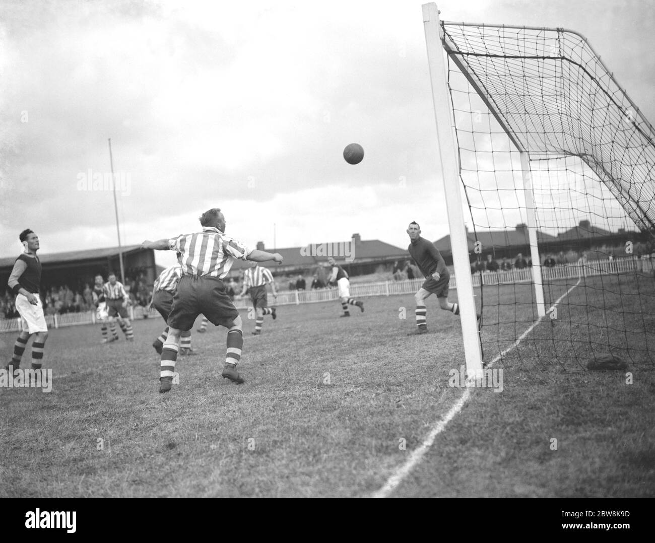 Dartford reserves vs. Ashford Town - Kent League - 11/09/37 1937 Stock Photo