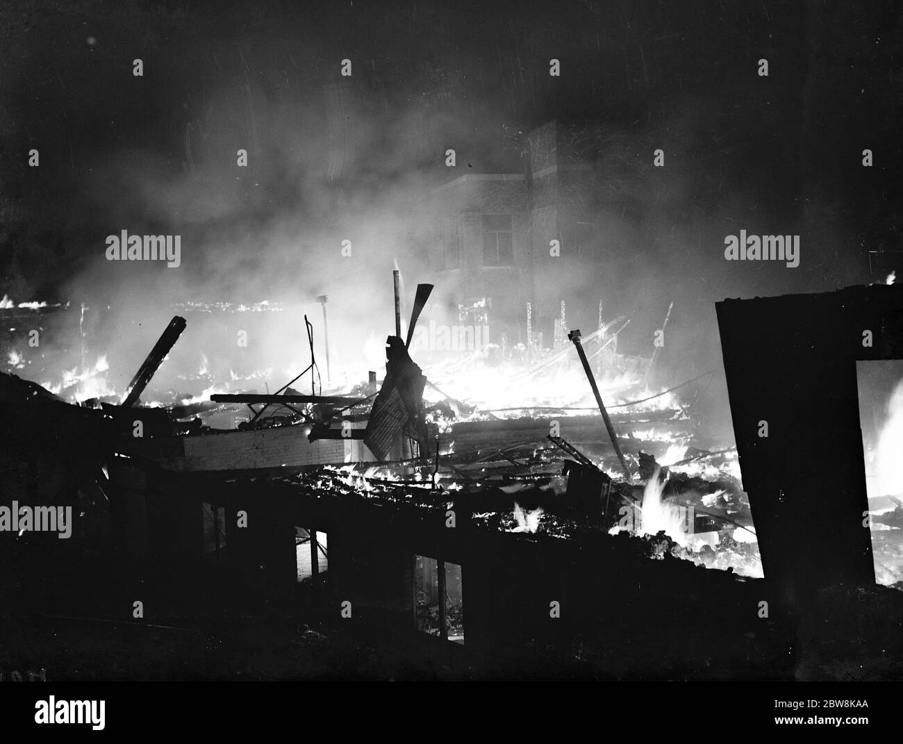 Fire , Halls , Dartford , burning building 1937 Stock Photo