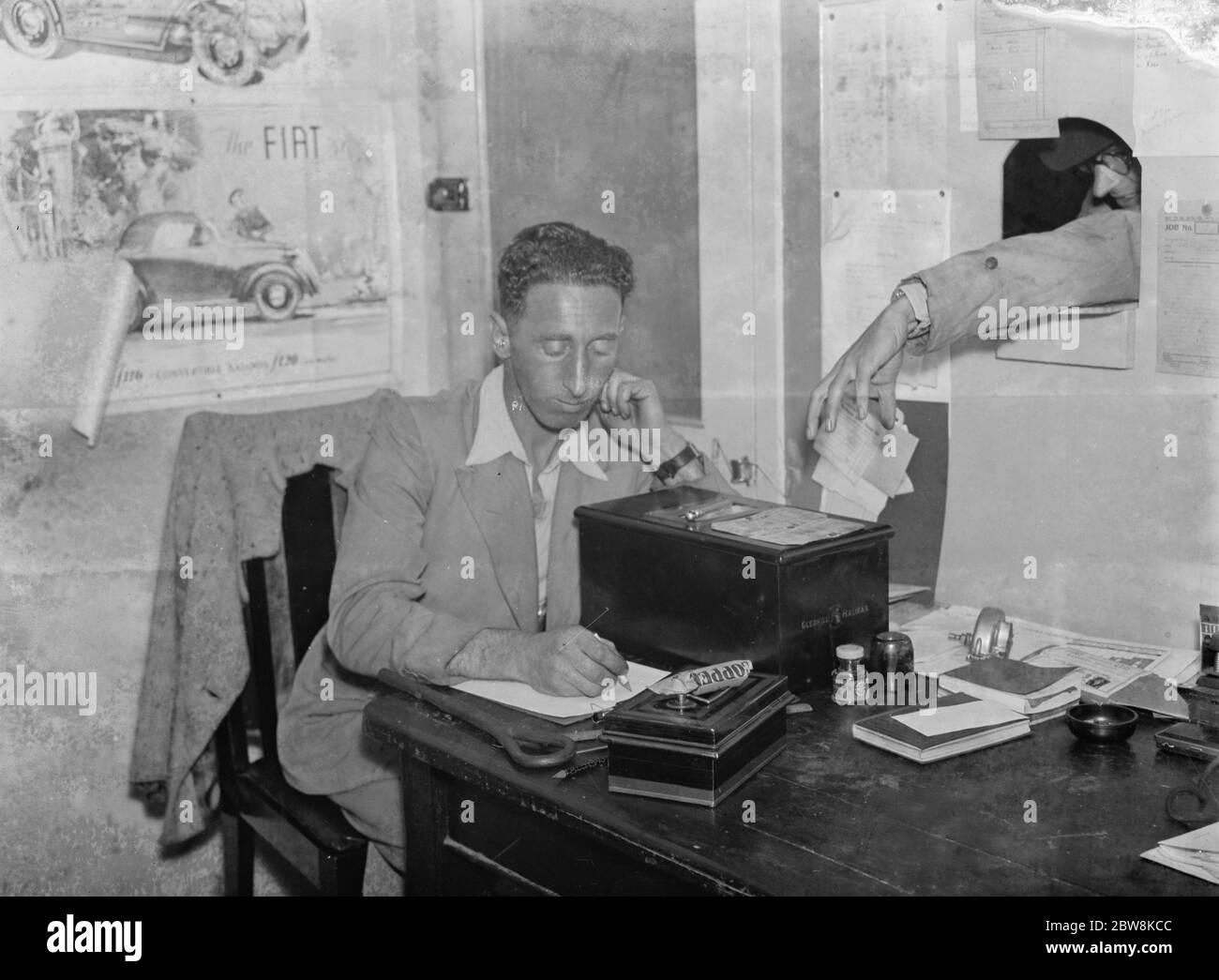 Barrett A E Wellington Motors , Blackfen . 1937 Stock Photo Alamy