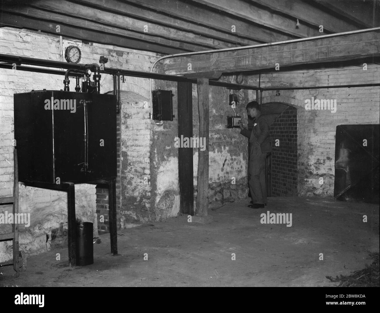 Hop Kilns the oil heater in Goudhurst . ( A general view ) 1937 Stock Photo