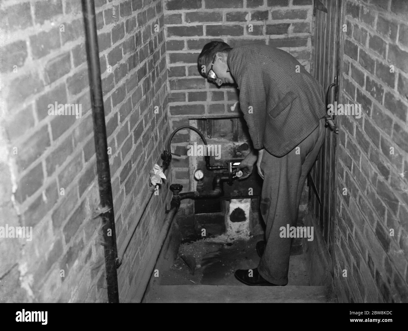 Hop Kilns the oil heater in Goudhurst . 1937 Stock Photo