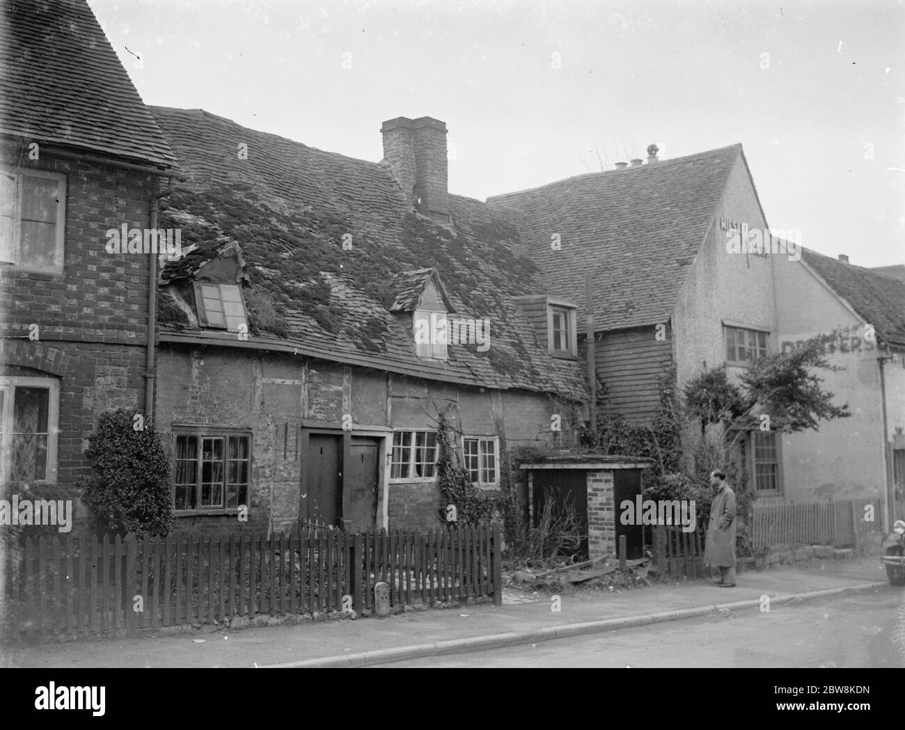 Old cottages , Otford , Kent . 1935 Stock Photo Alamy