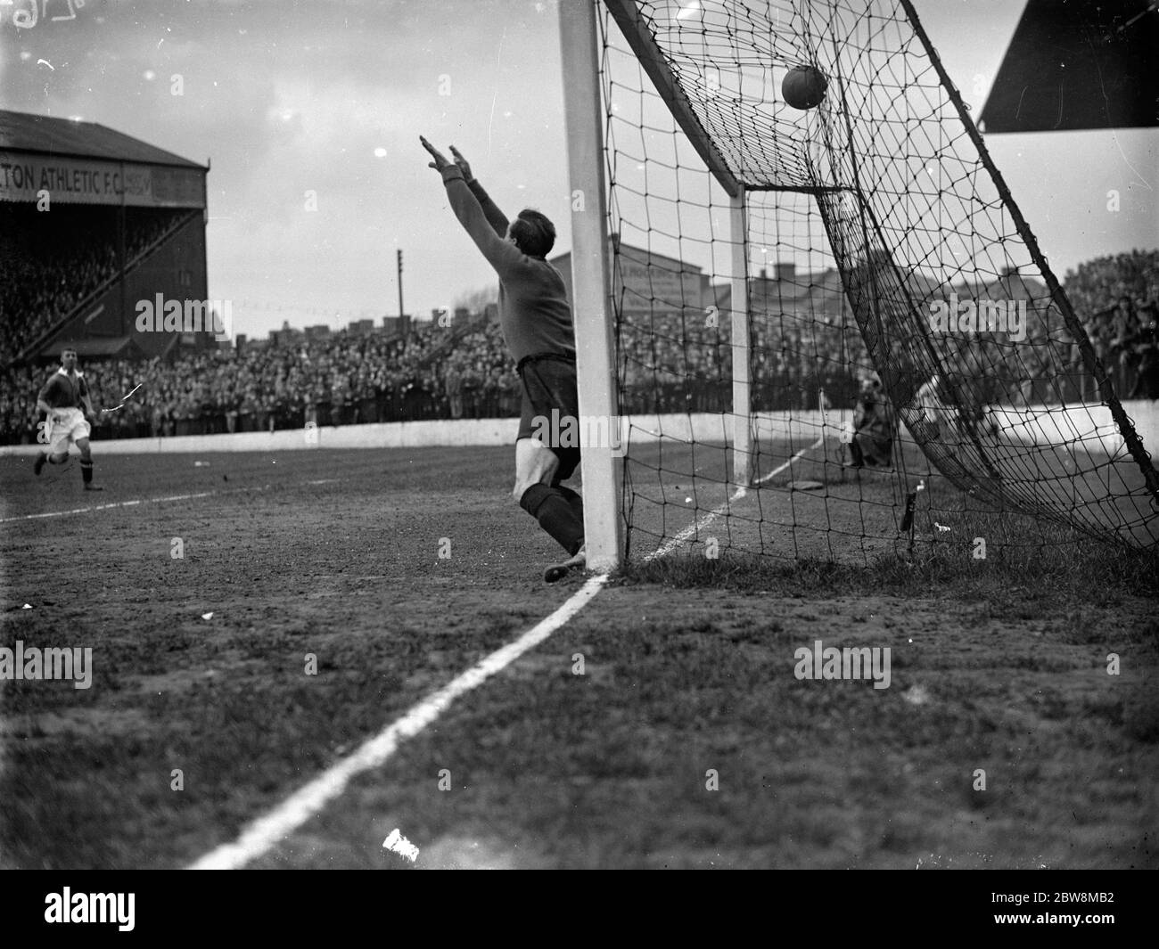 1935 football player hires stock photography and images Alamy