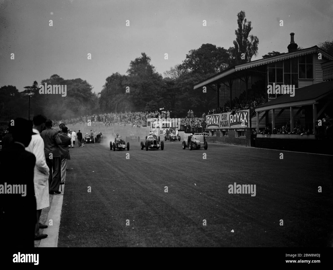 Start of the Road Racing Club ' s Imperial Trophy race at the Crystal Palace circuit . 1937 Stock Photo