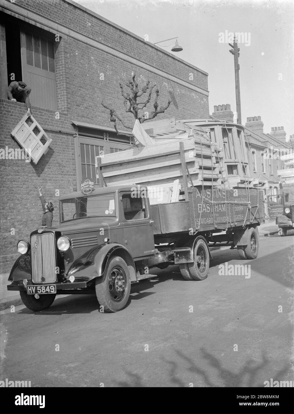 Austins of Eastham , Bedfords . 16 April 1938 Stock Photo