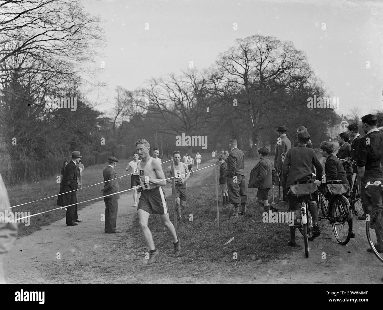 Eltham College sports . Pupils race during the cross country . 1936 Stock Photo