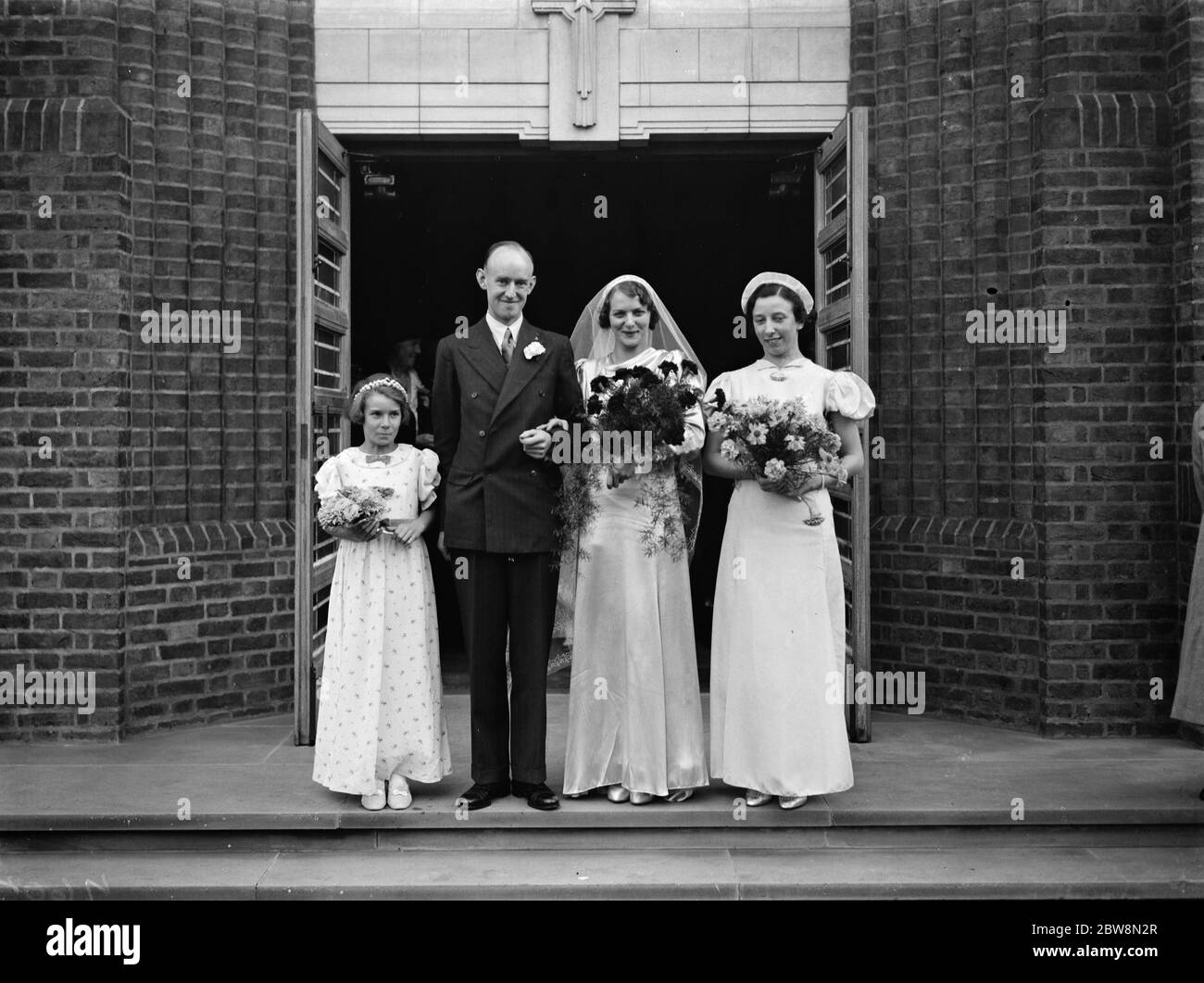 The wedding of J Houlgate and D Wonersley . The bride and bridegroom with the bridesmaids . 30 October 1937. Stock Photo