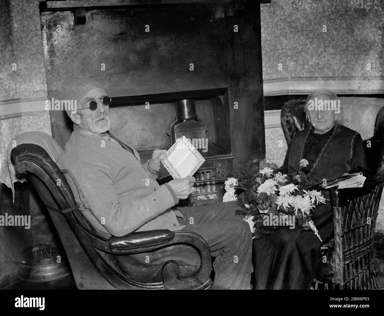 Mr and Mrs Smith at their golden wedding anniversary in Wilmington , Kent . 1935 Stock Photo