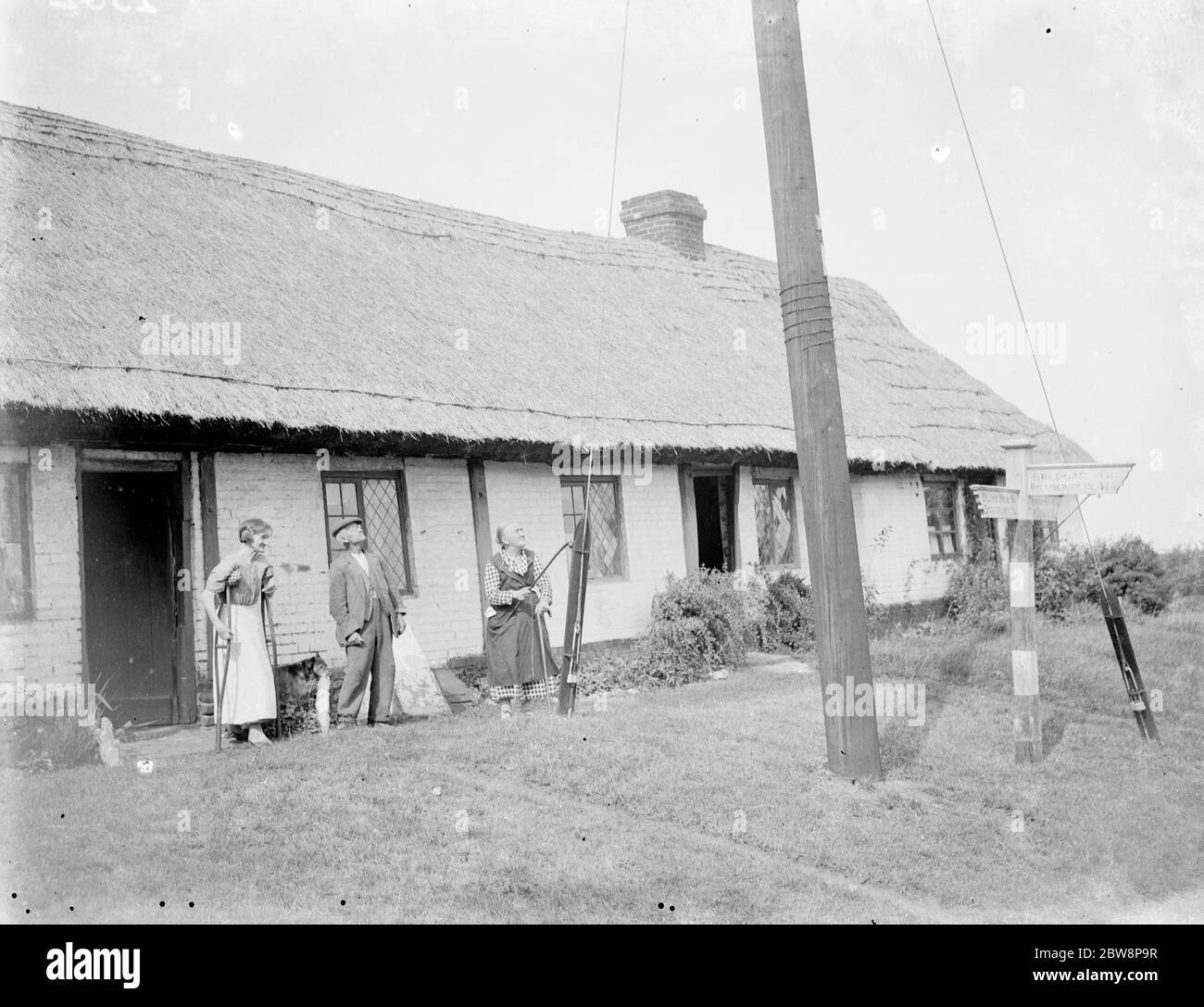 The elderly inhabitants of the thatched cottages in Bredgar , Kent . 1935 Stock Photo