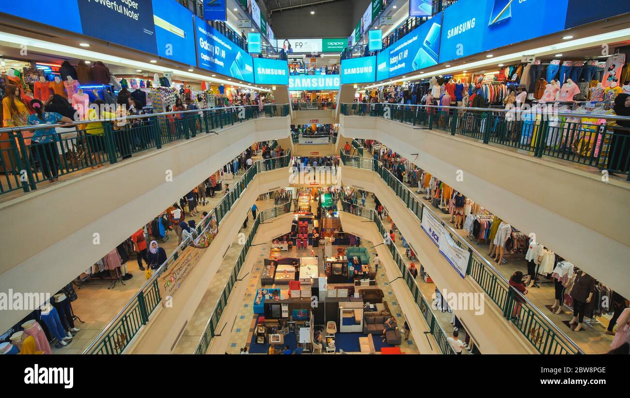 crocs puri indah mall