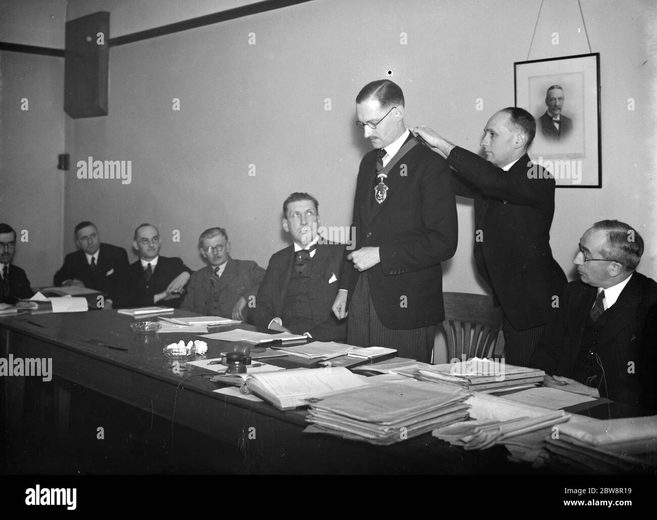 Orpington Council chairman ' s presentation . Mr FW Moore , JP being presented with his chain of office by S Rawlings Smith . 1937 Stock Photo