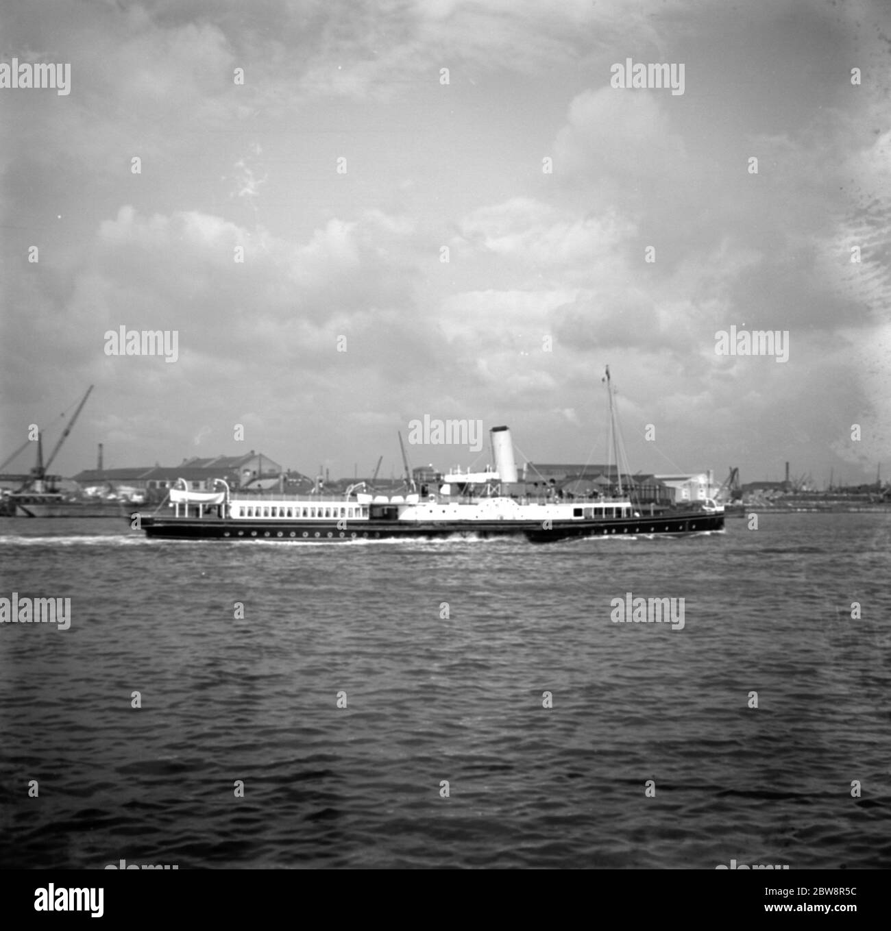 Thames paddle steamer boat hires stock photography and images Alamy