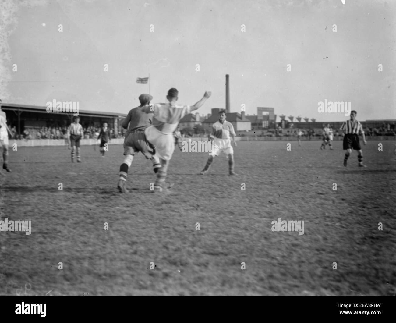 Dartford reserves vs. Erith and Belvedere - Kent League - 17/09/38 Two players compete for the ball . 1938 Stock Photo