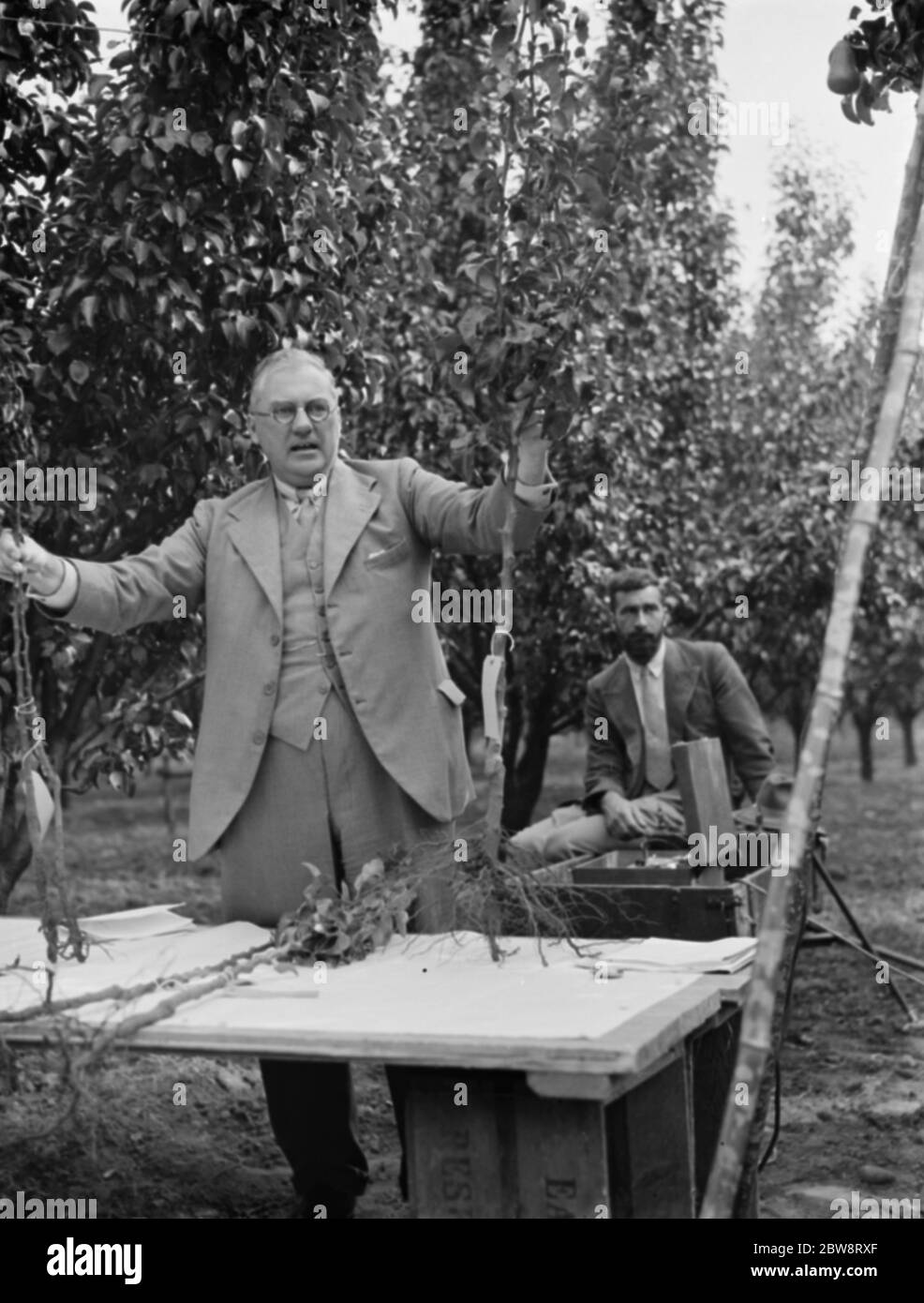 Dr Hatton holding an open air lecture at the East Malling Research