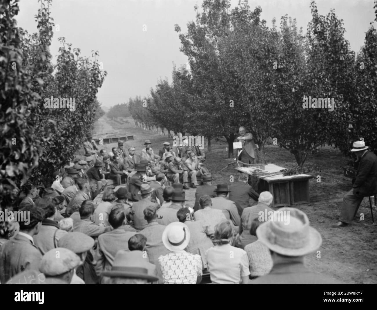 Dr Hatton holding an open air lecture at the East Malling Research