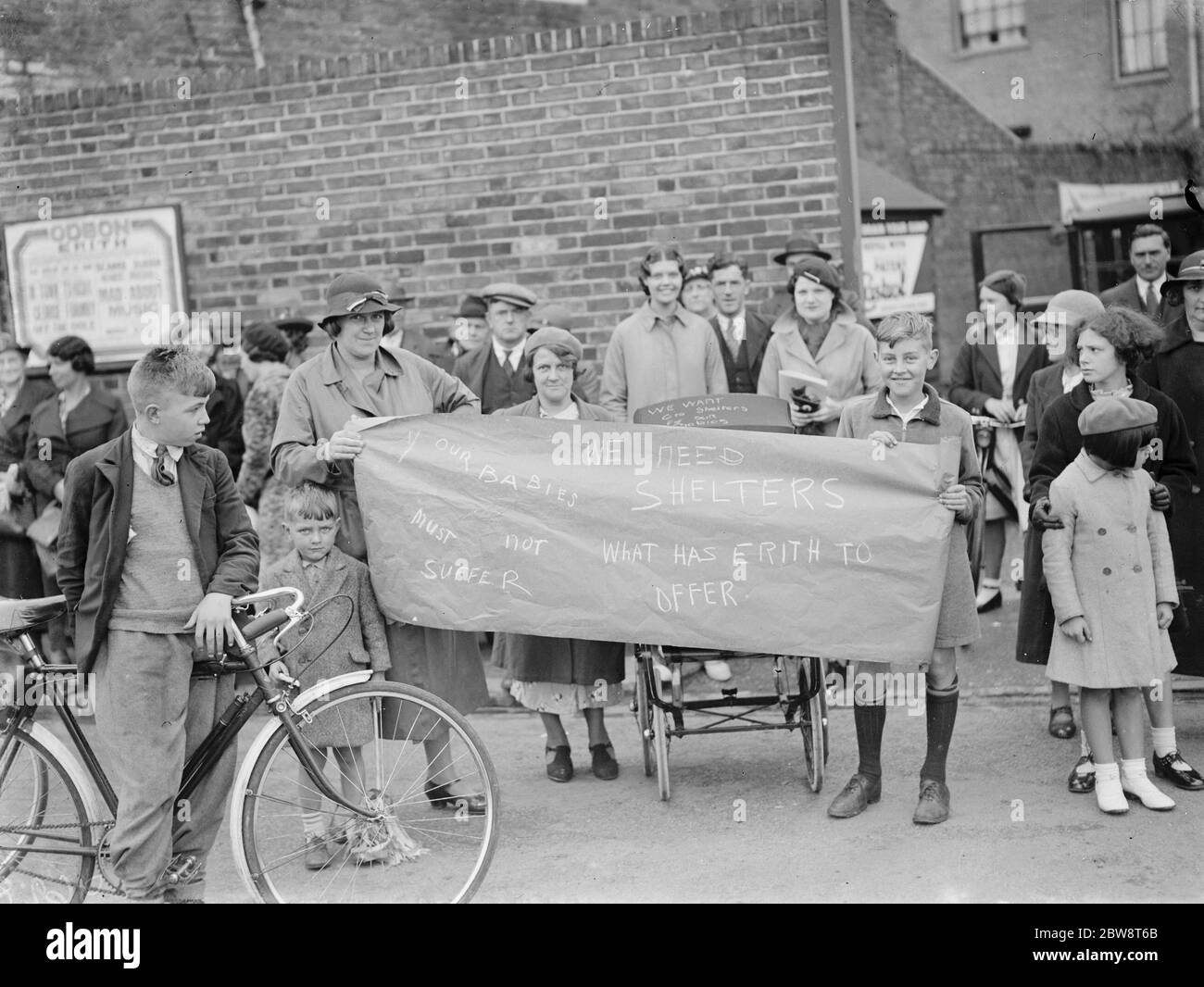 The presentation of the Erith Charter . Residents hold a protest march against the Charter . 28 September 1938 Stock Photo