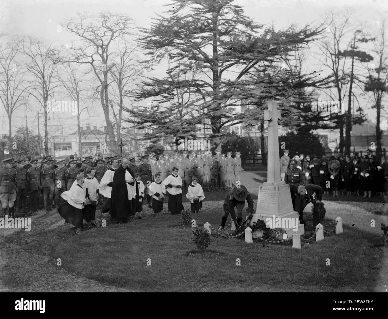 Armistice memorial service in Erith , London . The priest and choirboys leads the ceremony . 1936 Stock Photo