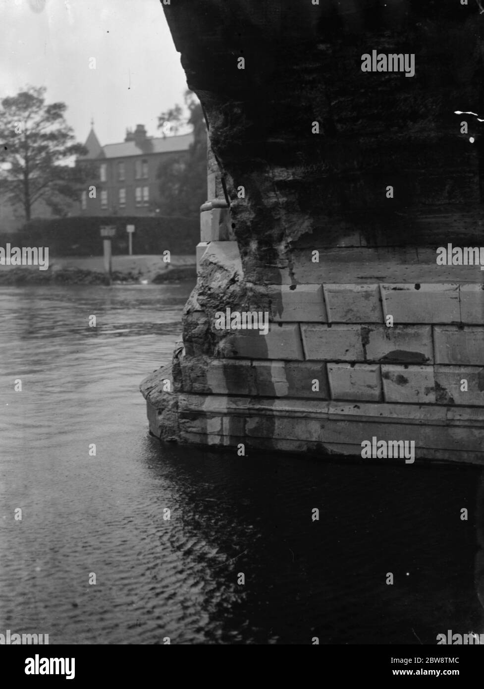 Association of Master Lightermen and Barge Owners have placed an applications for the repair of Richmond Bridge on the river Thames in London . Photos shows the damaged foundation piers of Richmond Bridge . 26 October 1936 Stock Photo