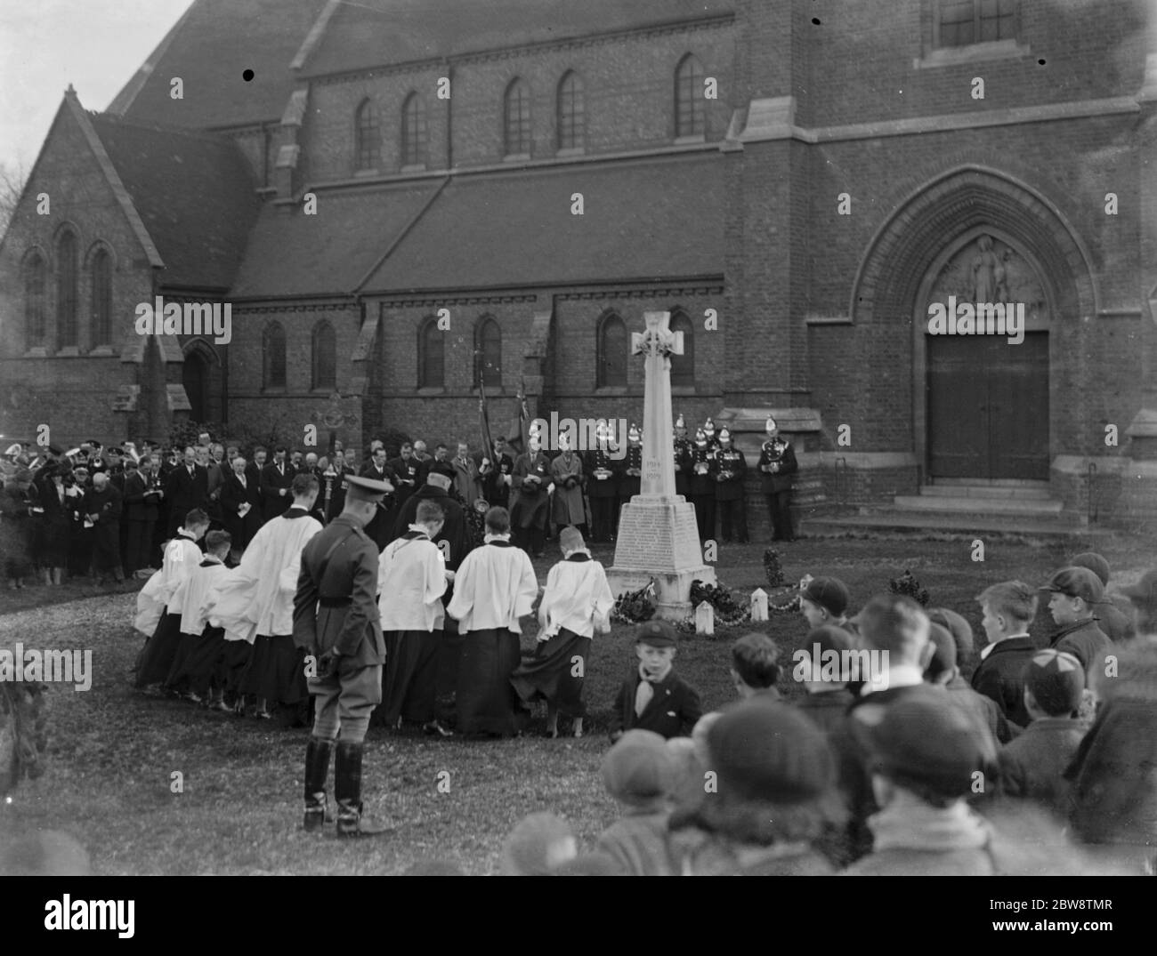 Armistice memorial service in Erith , London . Boys choir singing at the memorial . 8 November 1936 Stock Photo
