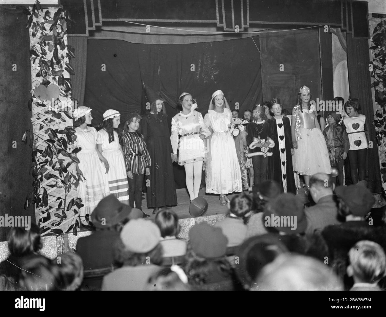 The ' Queen of Hearts ' pantomime performed in Dartford , Kent . 1938 Stock Photo