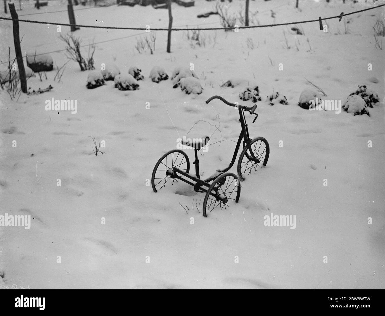 A tricycle in the snow , at the site of a fire tragedy in Bromely , Kent . 23 November 1938 Stock Photo