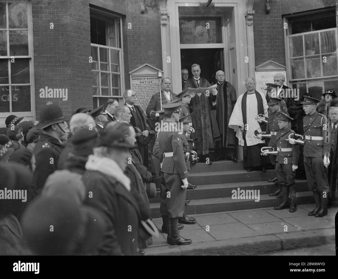 Announcing the new King in Dartford . The Royal Proclamation of the accession of Edward VIII is read out in Dartford , Kent . 1936 Stock Photo