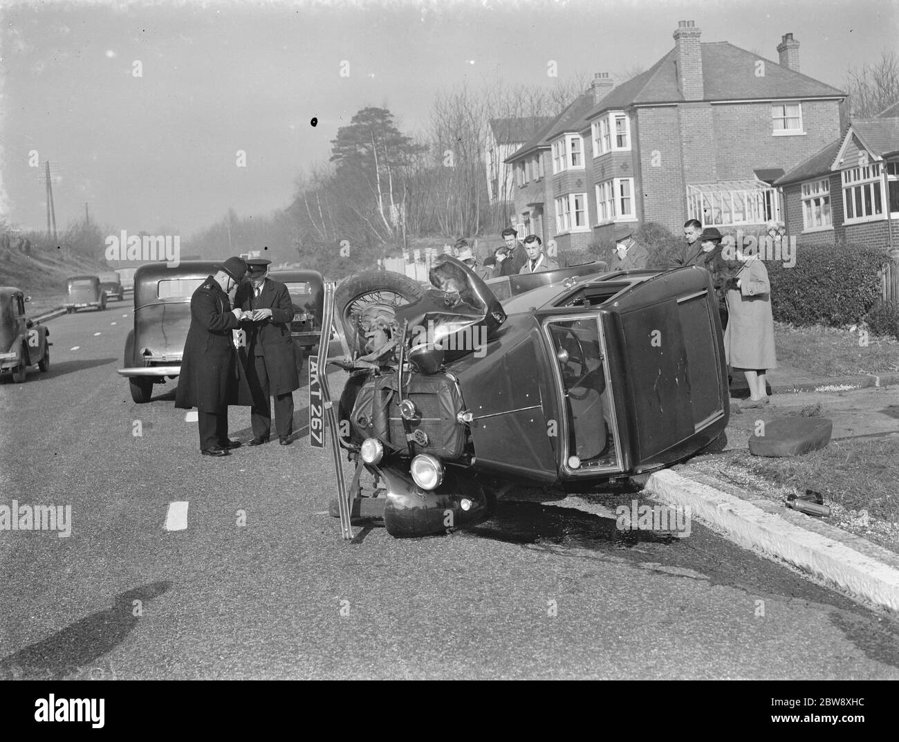 A car crash on Maidstone Road in Ashford , Kent . 1939 Stock Photo