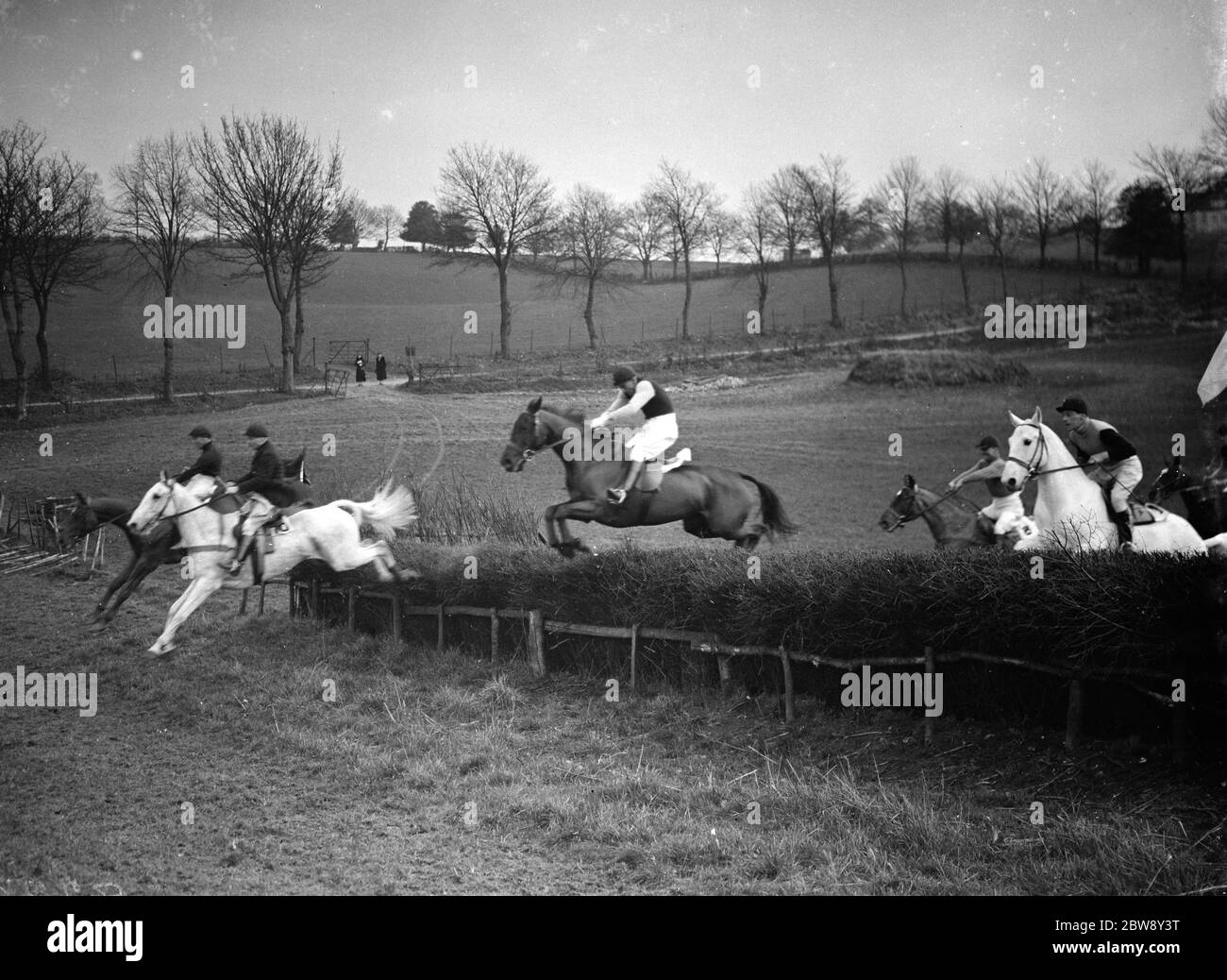 R A Point To Point Green Street Green Jumping View 1938 Stock