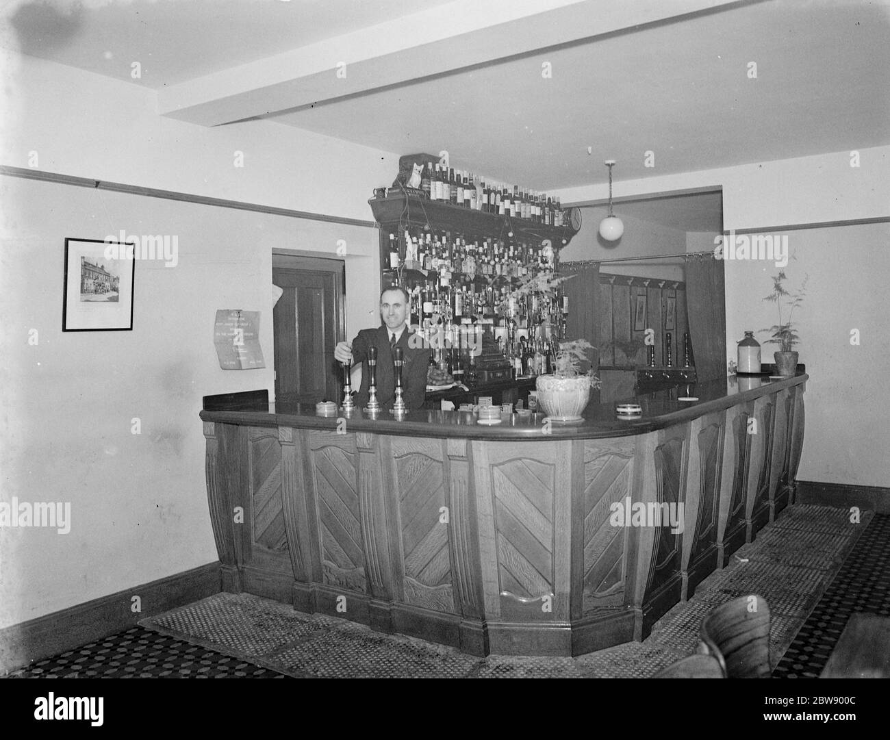 The Papermakers Arms pub in Hawley , Kent . An interior photo of the bar . 11 March 1939 Stock Photo