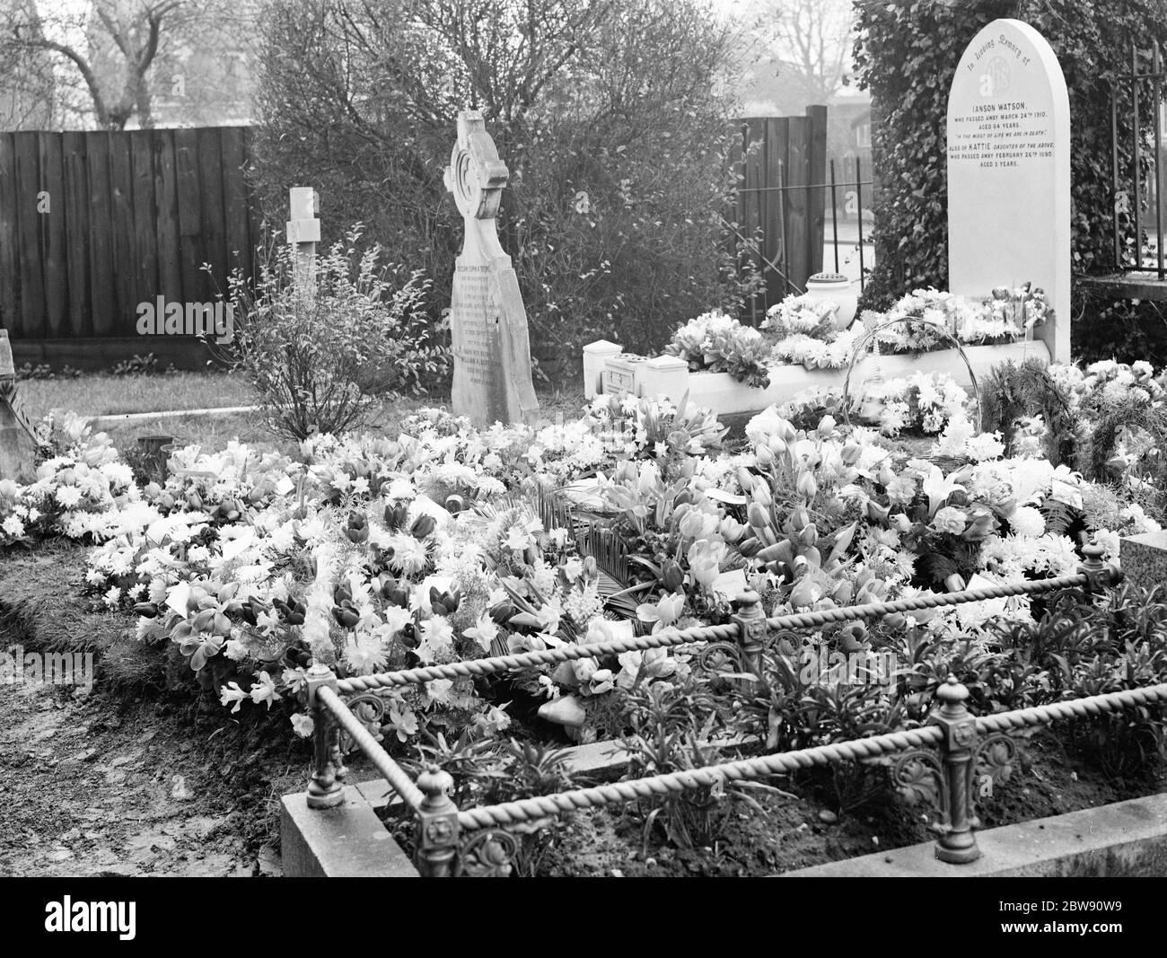 Mrs Watson 's grave at St Johns church yard in Sidcup , Kent . 19 January 1939 Stock Photo
