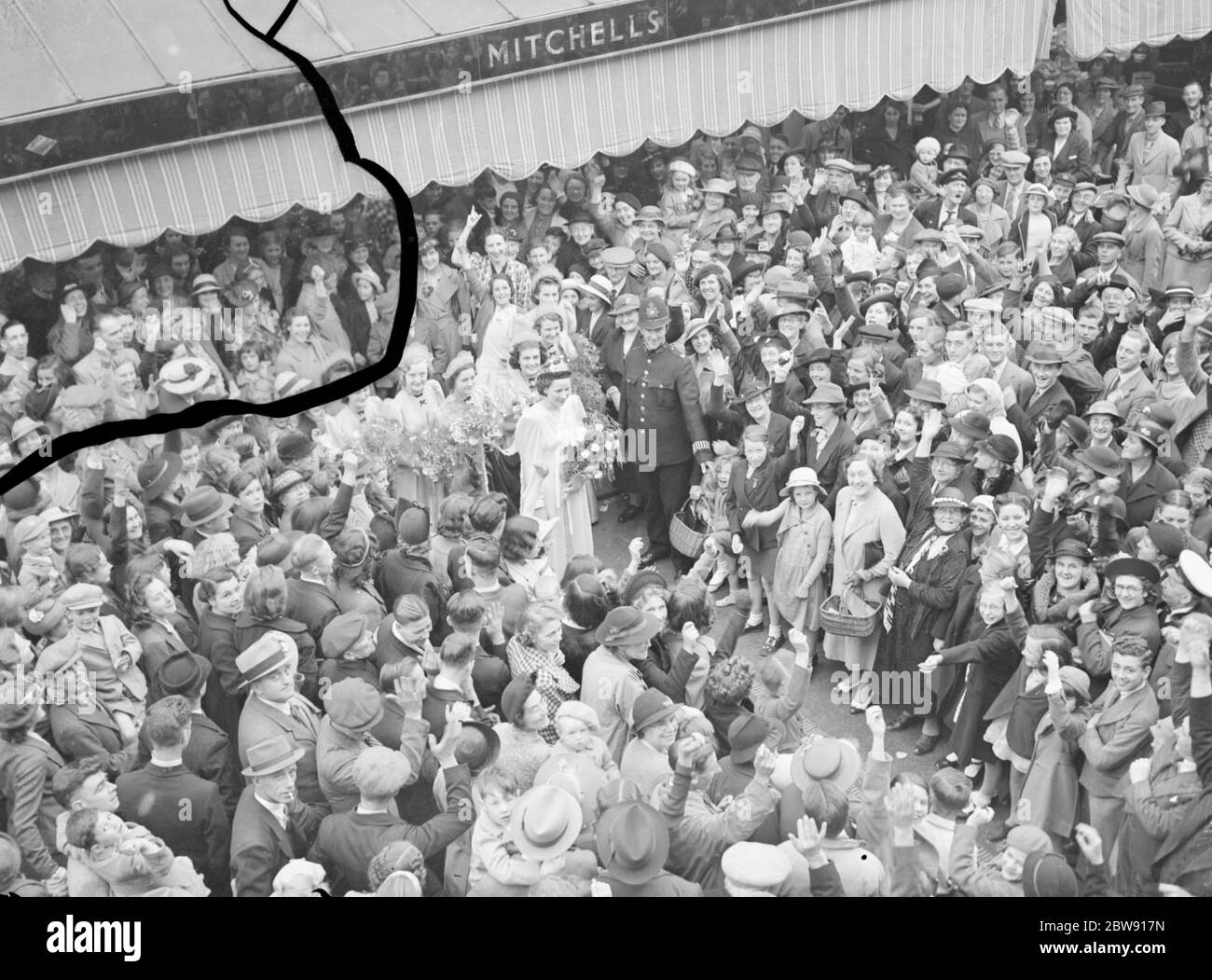 The Erith carnival queen and her attendants in procession . 1939 Stock Photo Alamy