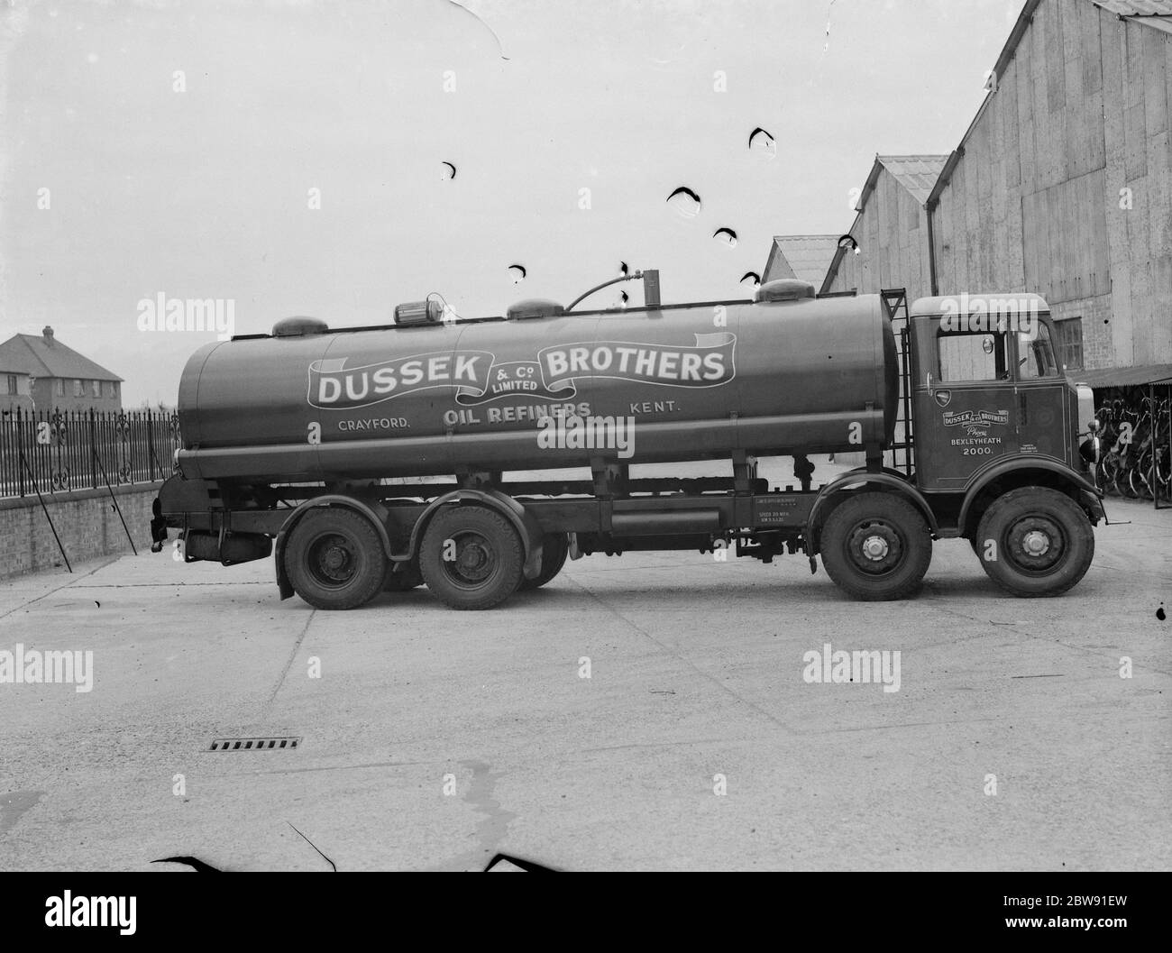 Oil tank truck hires stock photography and images Alamy