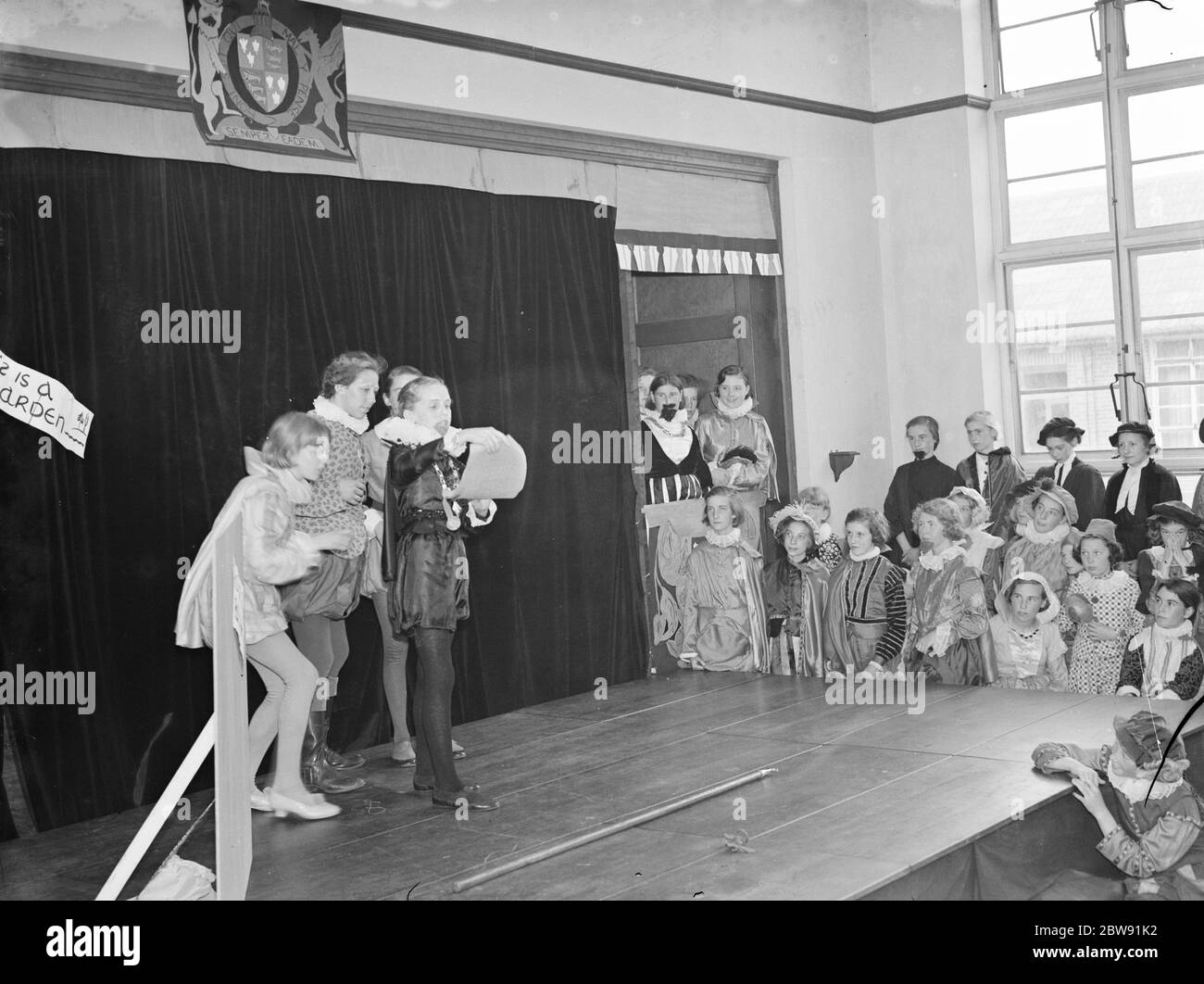 The Elizabethan pageant at Westwood Central School in Bexley , London . 1939 Stock Photo
