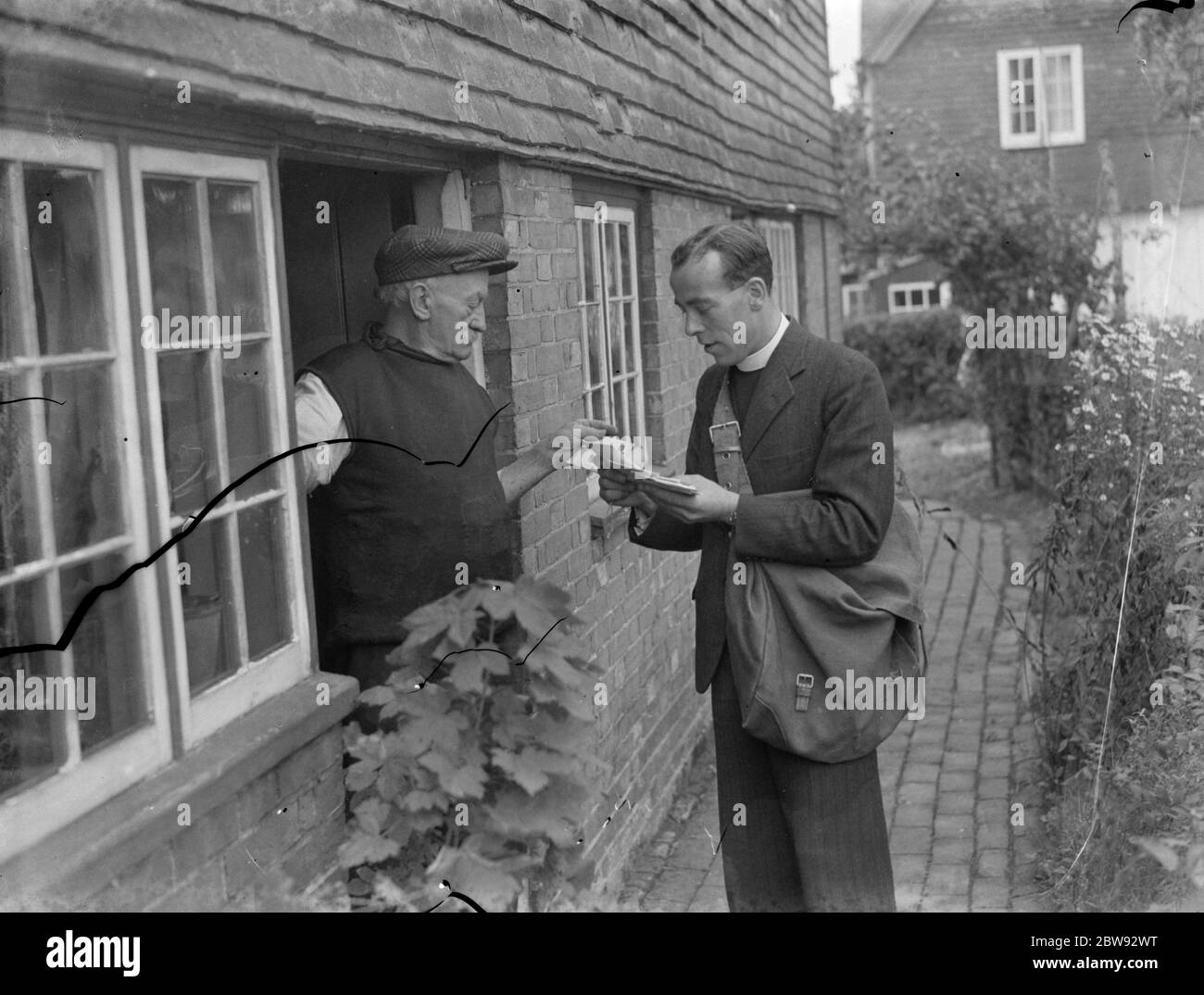 Mr J D Richards , who is acting as an emergency postman in Horsmonden , Kent , is making a delivery . 15 September 1939 Stock Photo