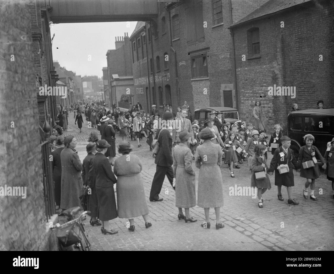 In response to the dangers of war the British government launched a scheme to evacuate the children from major urban centers to private housing in more rural areas . Photo shows mothers and children during evacuation procedures in Gravesend , Kent . 1939 Stock Photo
