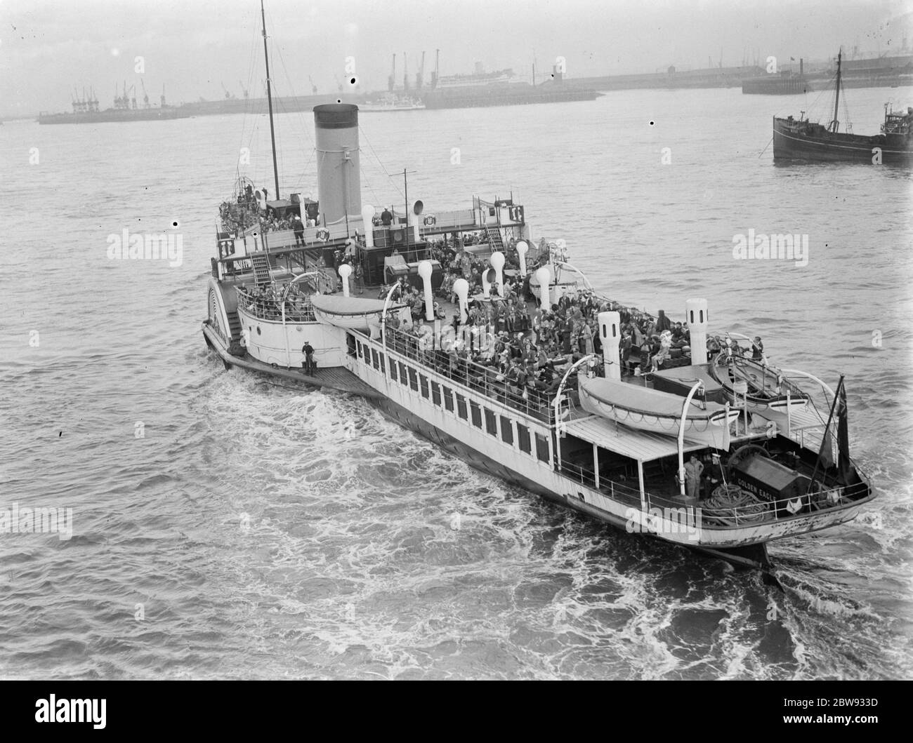 In response to the dangers of war the British government launched a scheme to evacuate the children from major urban centers to private housing in more rural areas . Photo shows the evacuation by ship over the river Thames at Gravesend , Kent . 1939 Stock Photo