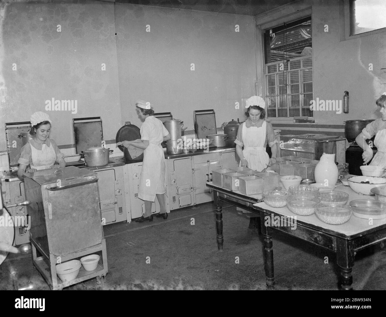 Gravesend Hospital in Kent . The kitchen . 1939 Stock Photo