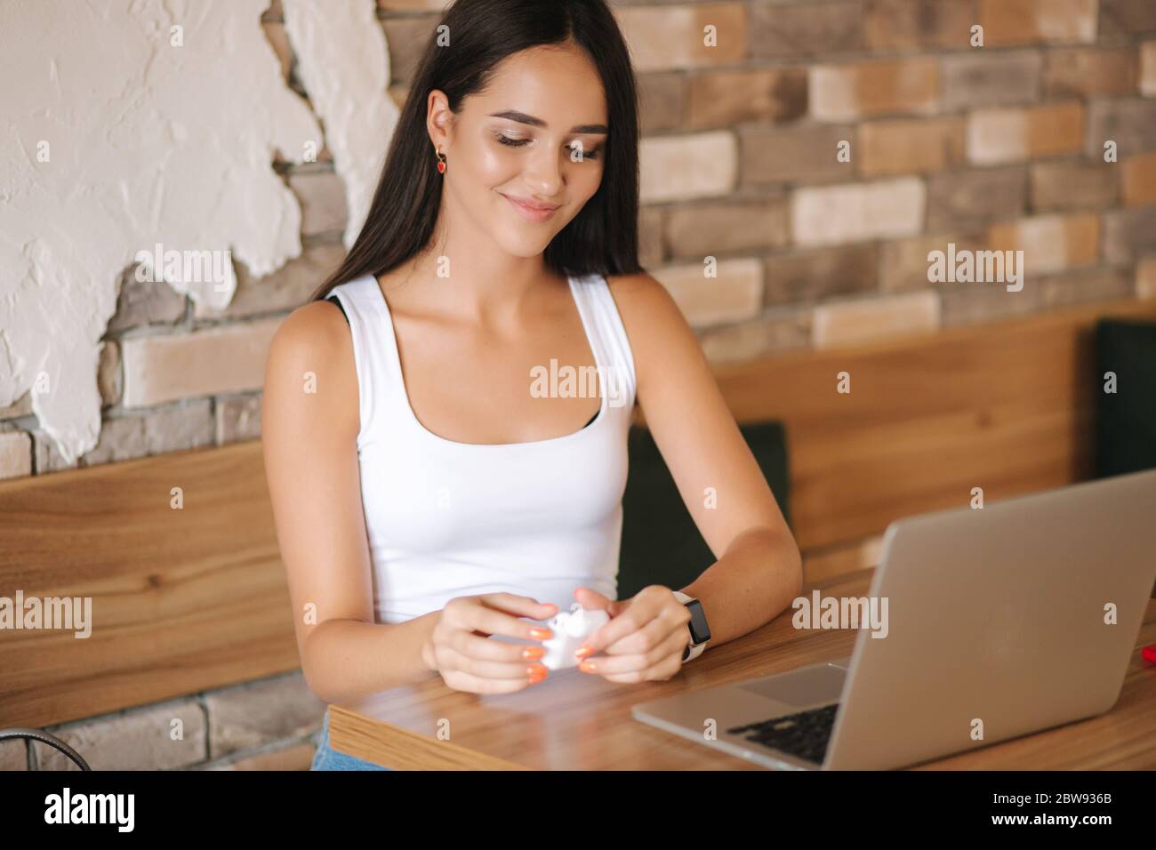 using wireless headphones with laptop