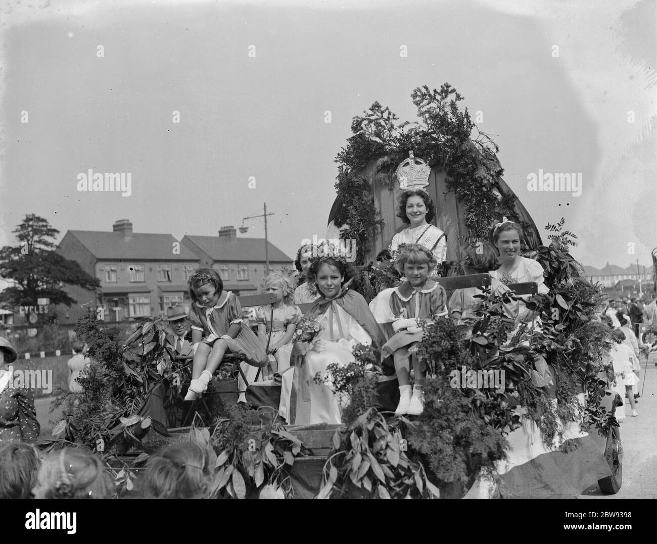 Miss M Bloice and Miss S Packham and Miss I Tanner in procession for the Sidcup Carnival . 1939 Stock Photo