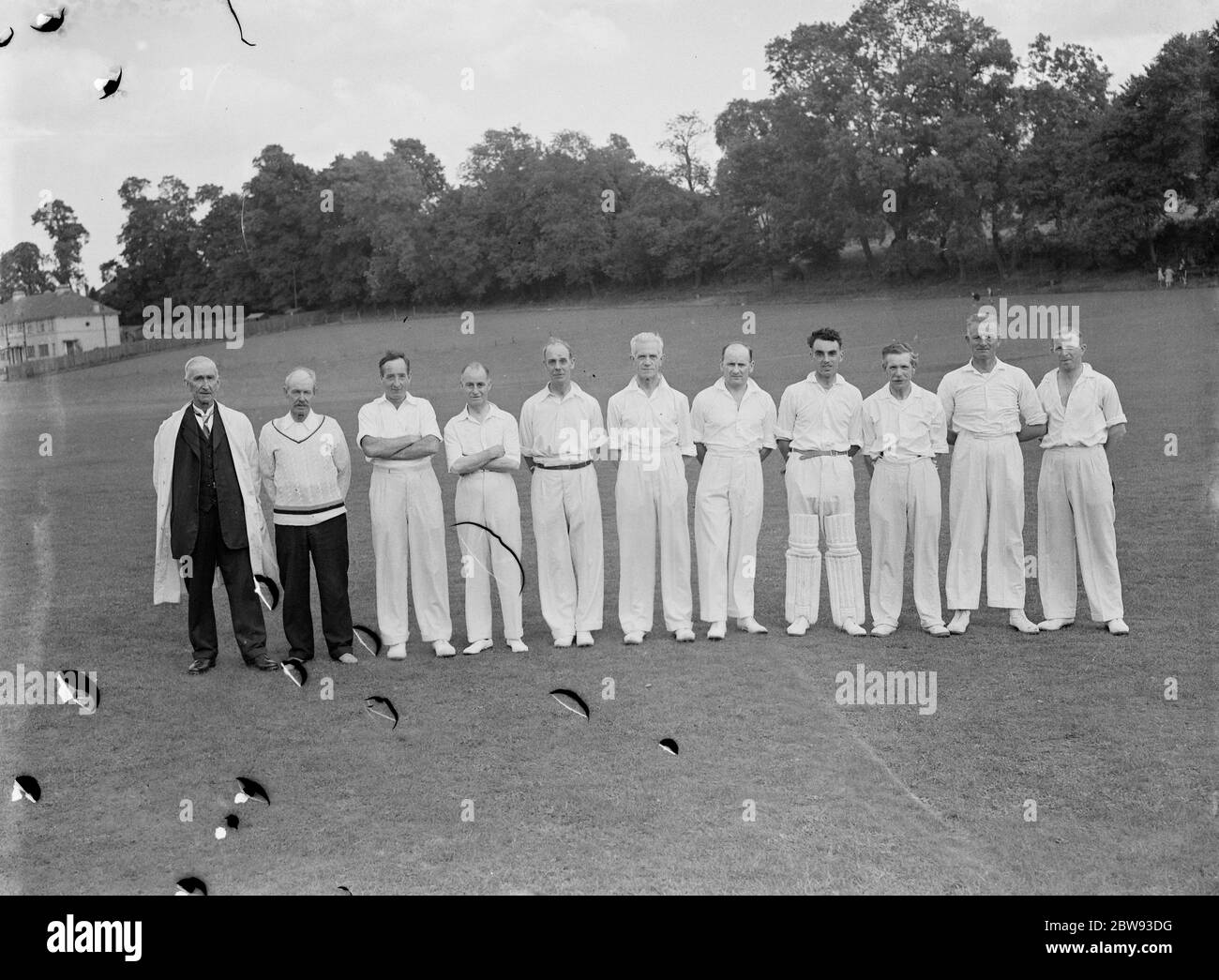 Cricket scenes in Wilmington , Kent . Veteran cricketers stand in a line . The veterans are : A E Martin , G W Fordred , R Wallis , E A Luckhurst , H Young , G J Lofts , E H Denyer , J Martin , J Bowles , A Reynolds and E J Dabner . 1939 Stock Photo