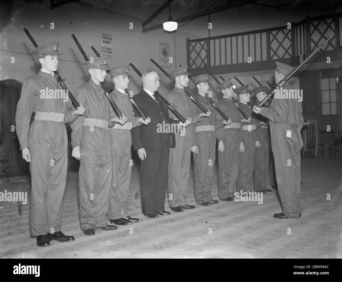 The Dartford territorial unit perform drills with the Mayor . 1938 Stock Photo