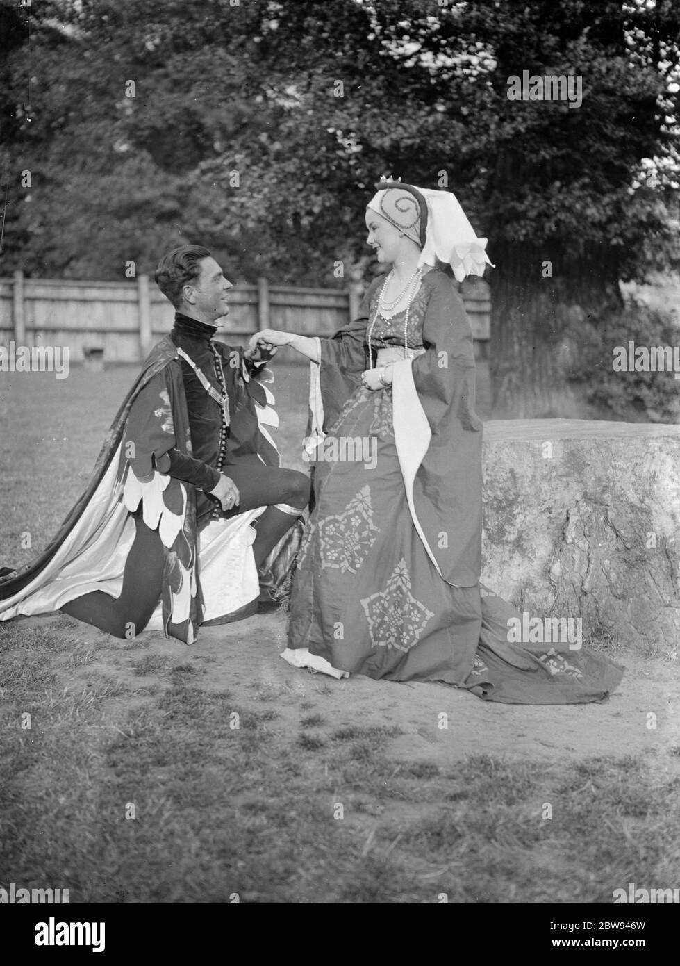 The Kerwin Players of Eltham , Kent . Actors playing the part of the Katherine and Henry V pose for a photo in character and in costume . 1938 Stock Photo