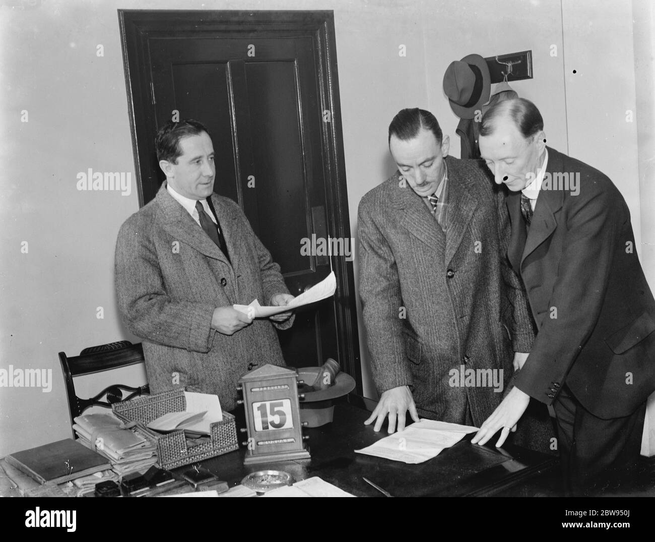 The K C Election . Franke Edward Clarke (left) , MP for Dartford , Kent , and Tom Callender . 1937 Stock Photo
