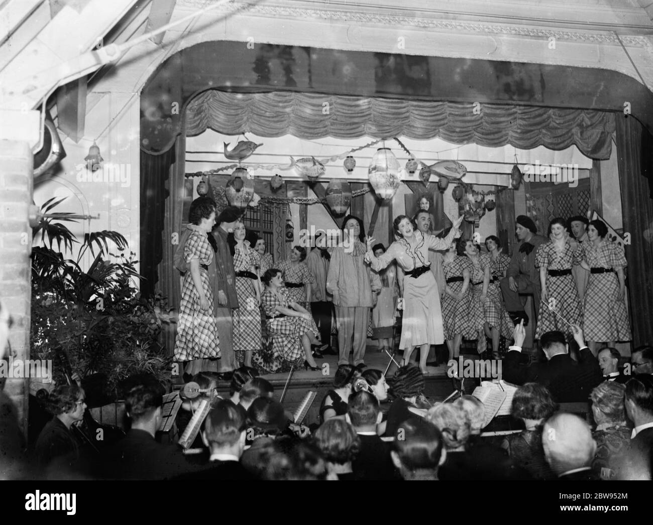 Street singers performing in Chislehurst , Kent . 1936 . Stock Photo