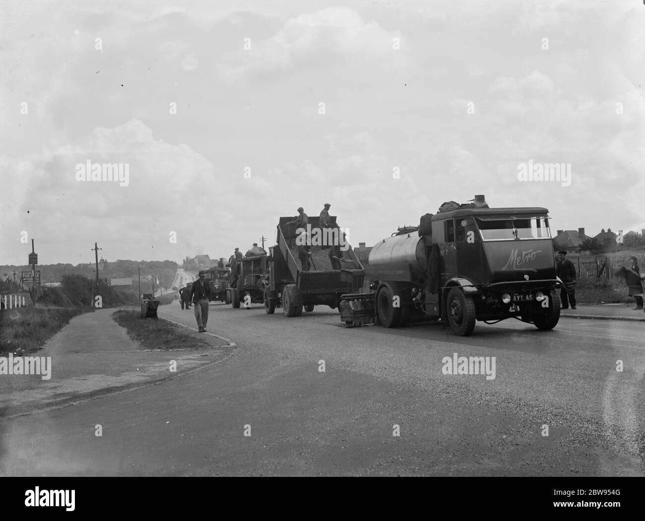 Tarring roads in Swanley , Kent . 1936 Stock Photo