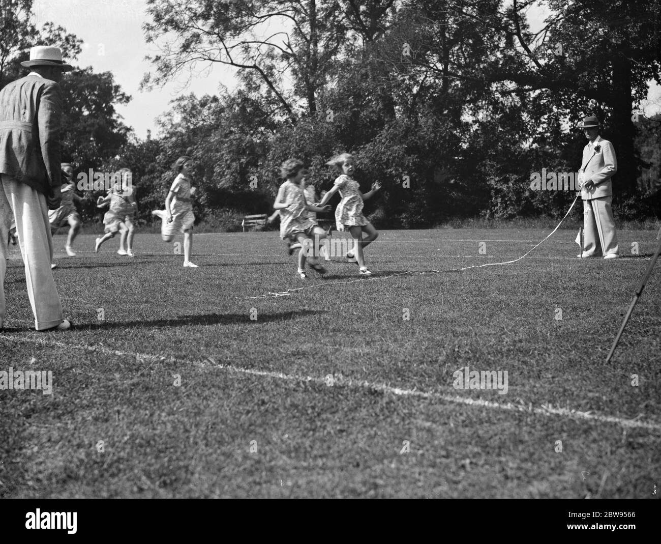 Young Helpers League race for children . 1936 . Stock Photo