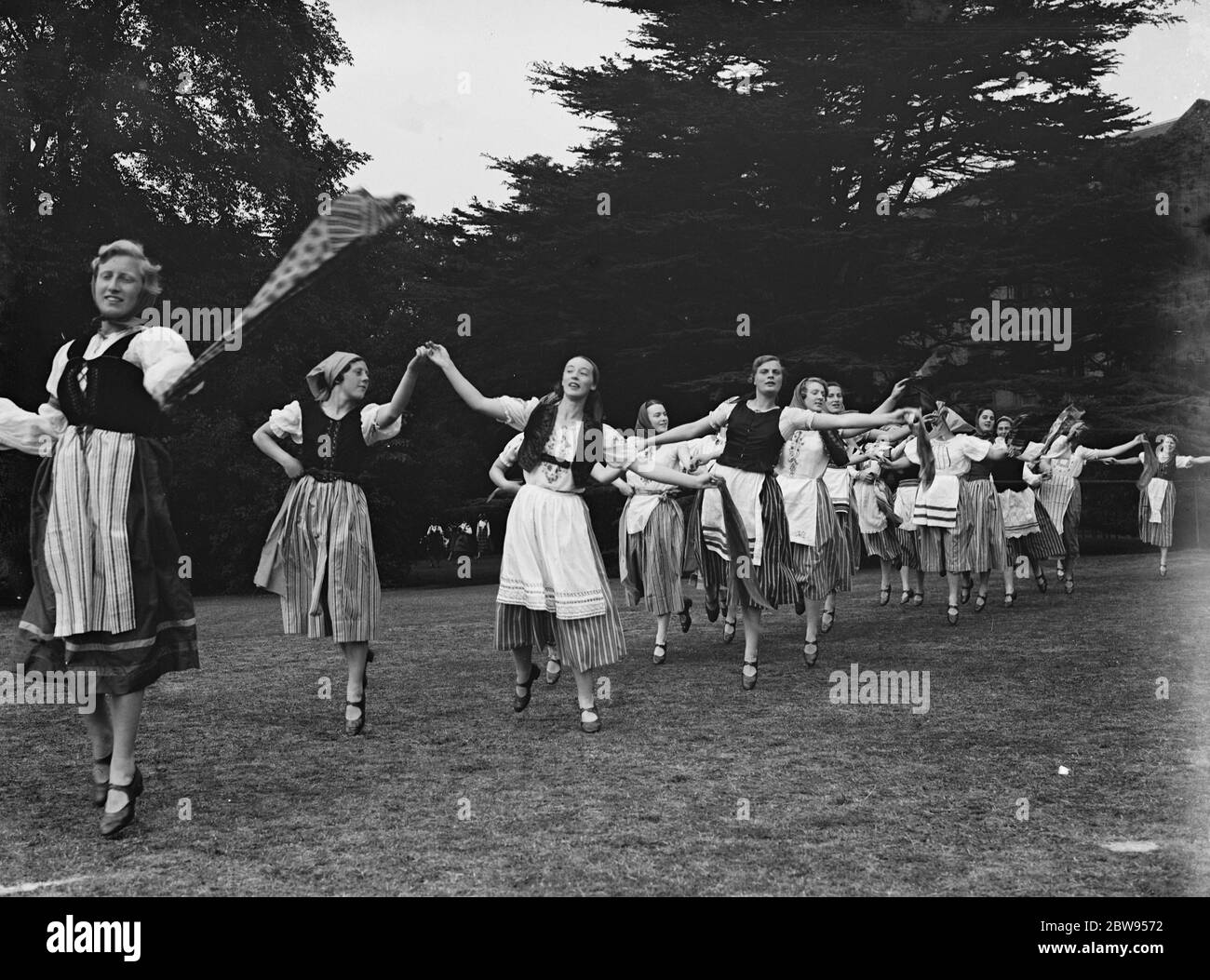 Bergman Osterberg College of Physical Education in Darford , Kent . Girls Hungarian dancing . 1936 Stock Photo